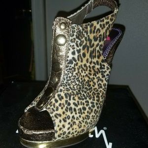 LUICHINY SIZE 9 LEOPARD GOLD BRONZE HEELS GORGEOUS